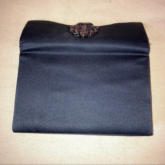 Beaded Seashell Clutch - Picture 2 of 5